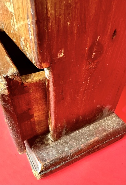 21-018A. A pipe box.