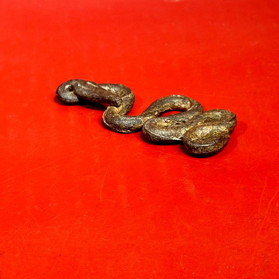 25-191 Snake-Form Flint Striker