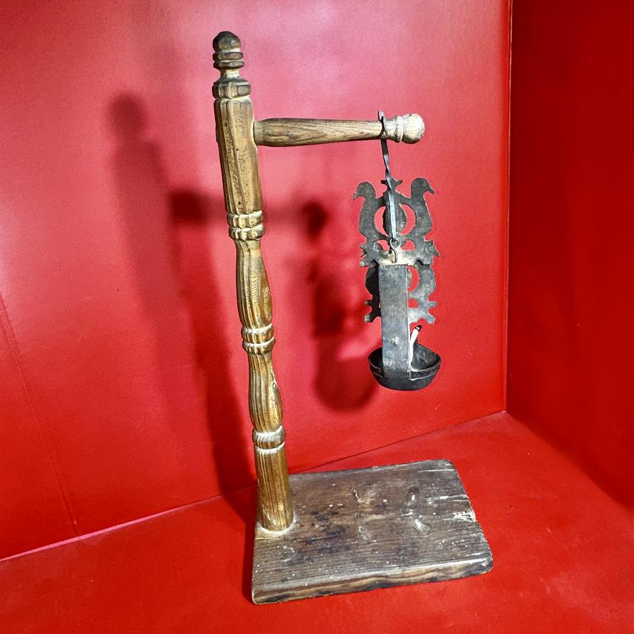 26-049 Primitive Pine Light Stand for Betty Lamps