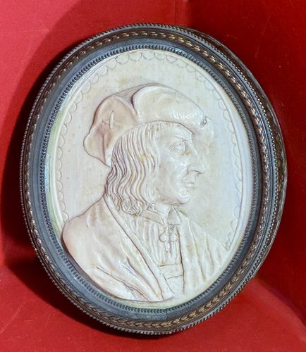 25-184 Carved Bone Relief Portrait on a Snuff Box