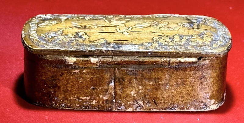 24-022. An early primitive snuff box