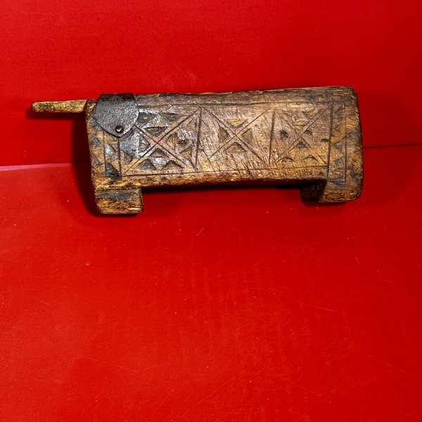 26-016. A Miniature Chip-Carved Slide Lid Box