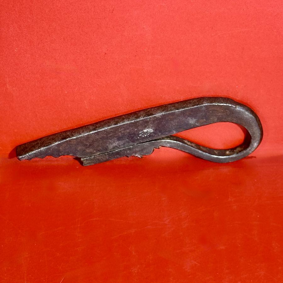 26-086 Flint Striker in Stylized Form of Ice Skate