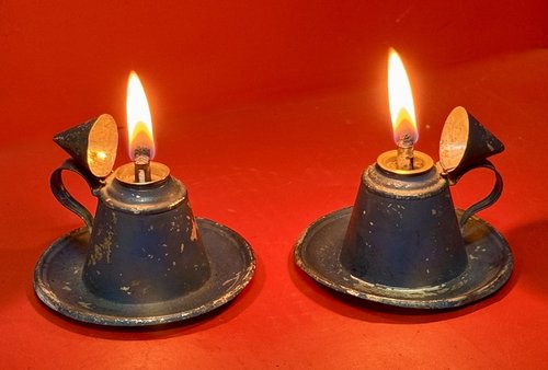 25-085 Pair Painted Finger Lamps & extinguishers