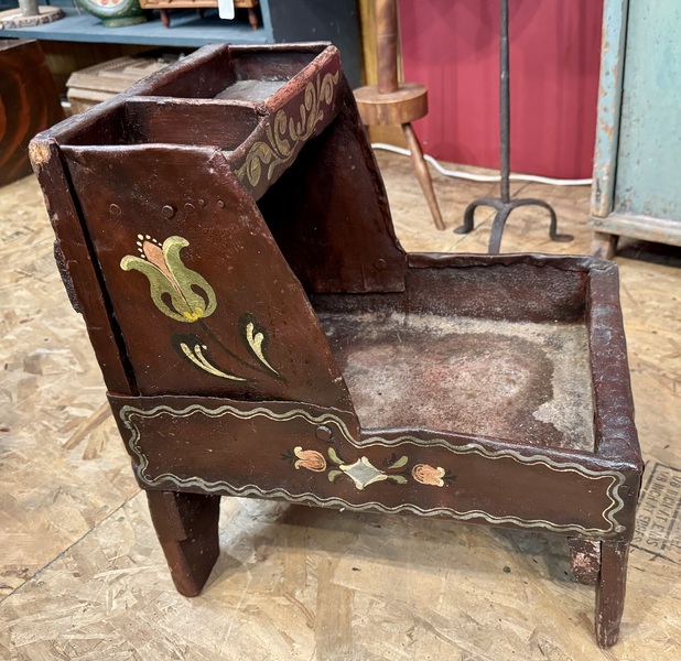 21-074. A Medium Sized Work / Storage Box