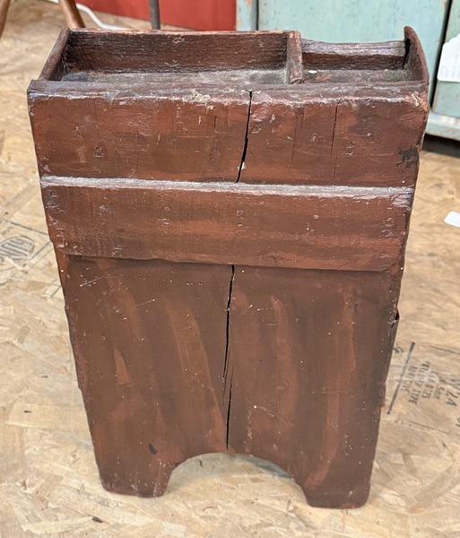 21-074. A Medium Sized Work / Storage Box