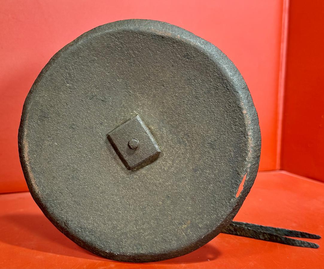 25-088. Pennsylvania Trunnion Mounted Kettle Lamp
