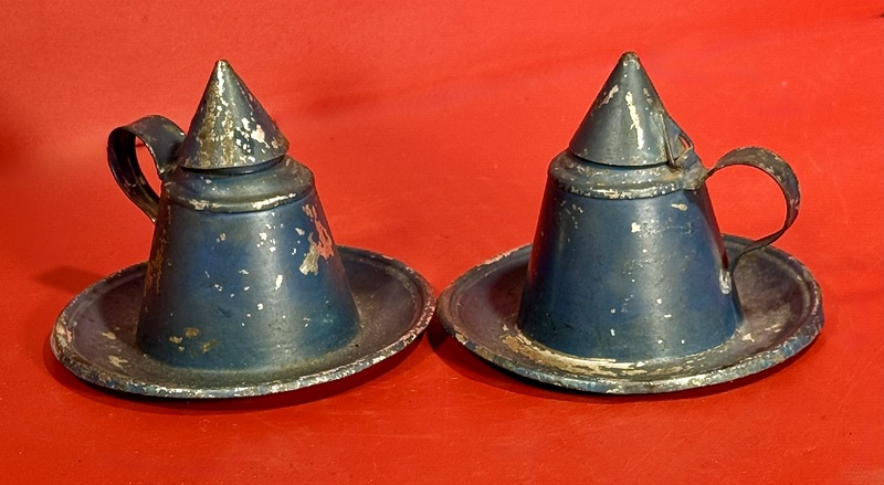 25-085 Pair Painted Finger Lamps & extinguishers