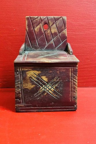Early hanging salt box