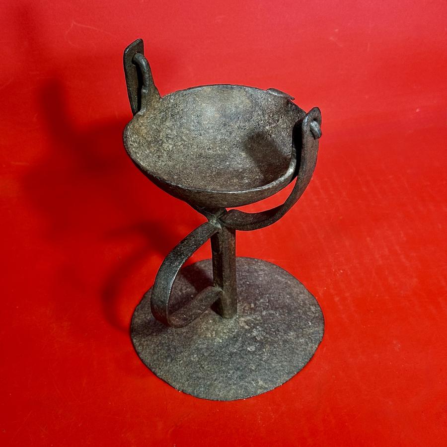 26-064 Wrought Iron Trunnion Mounted Grease Lamp