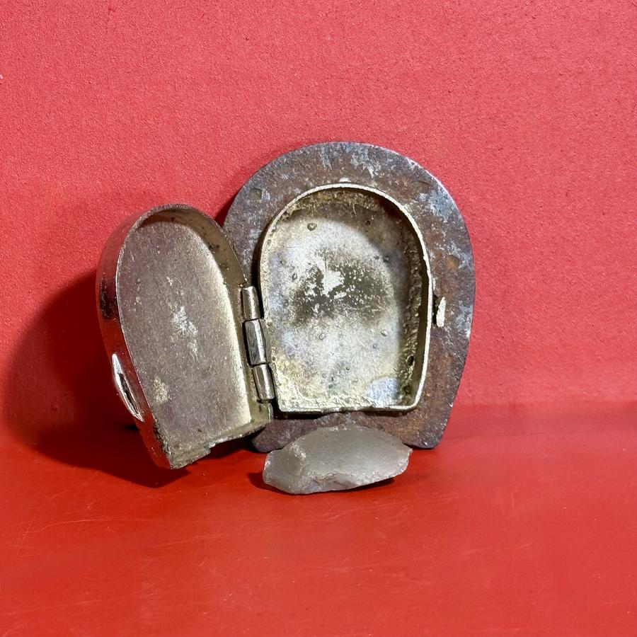 26-088 Small Horseshoe Form Coin Silver Tinder Box