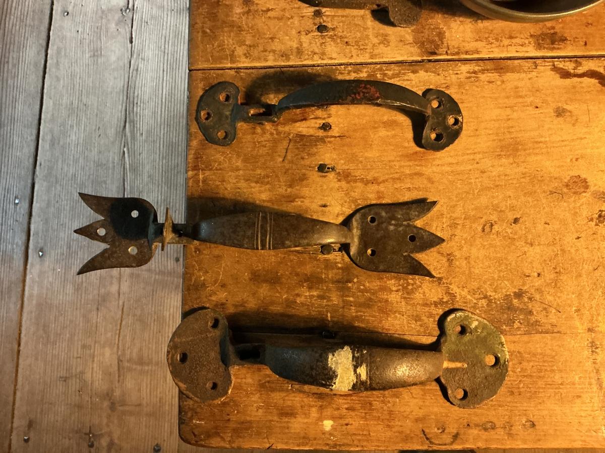 3 Iron Handles