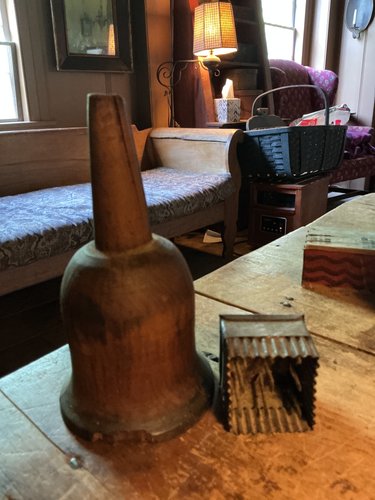 2 Small Kitchen Items
