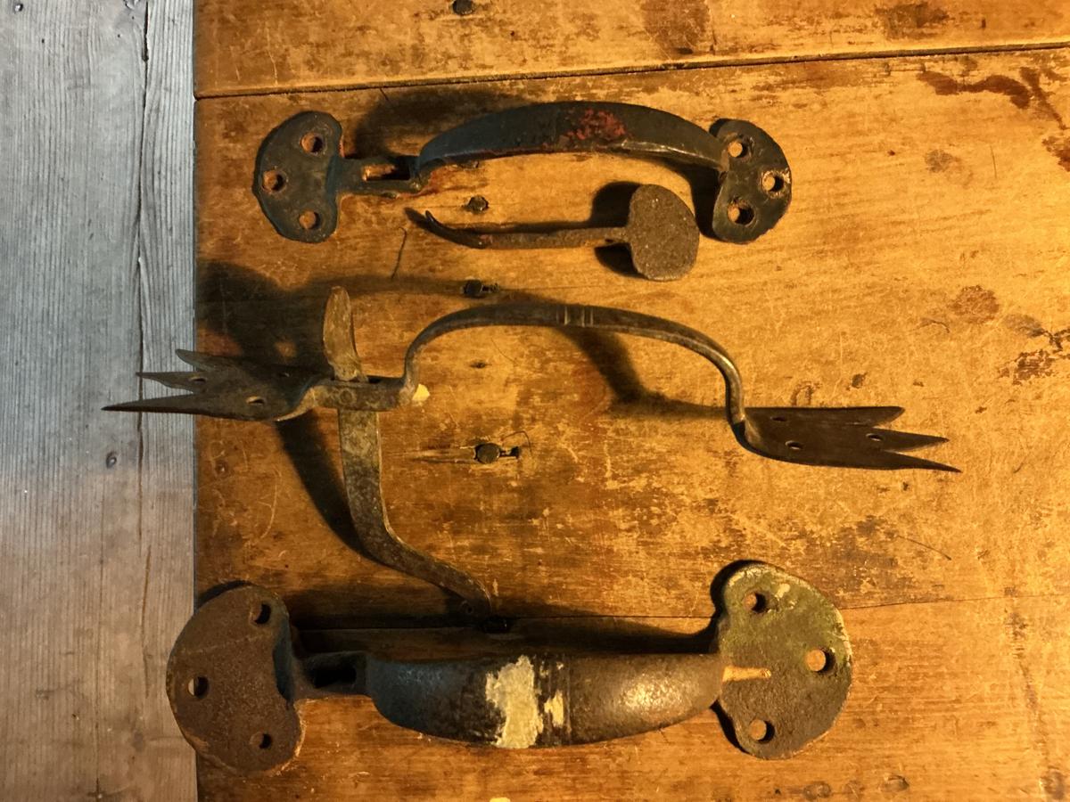 3 Iron Handles