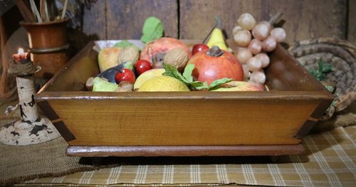 Canted Apple Box
