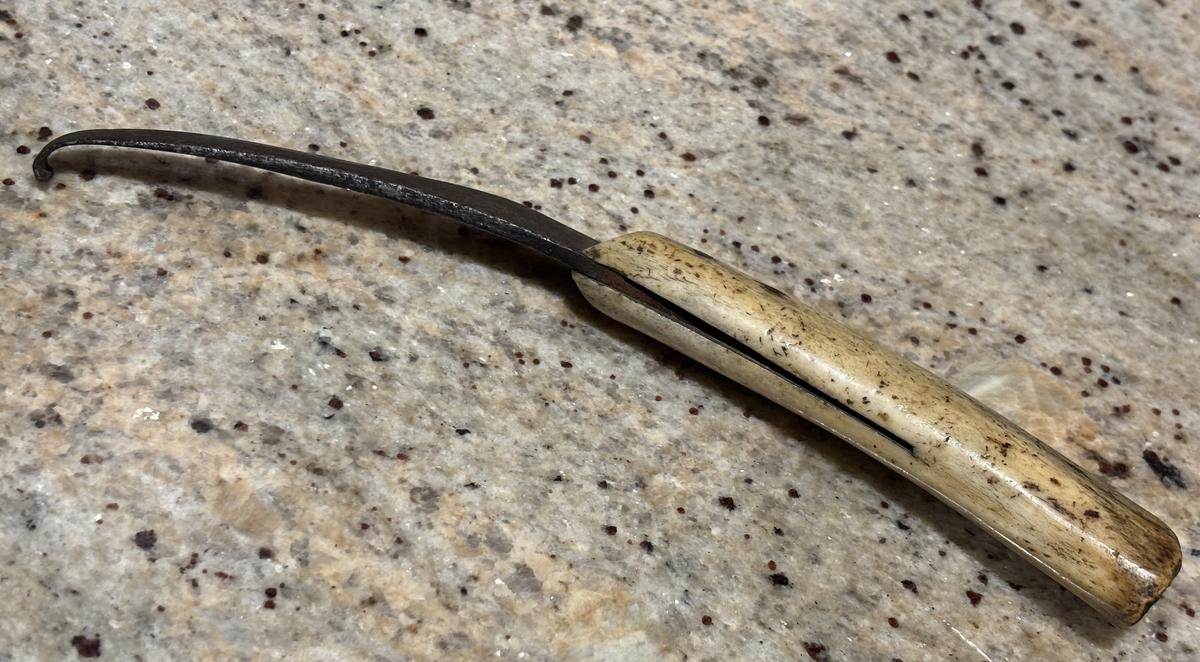 Early Race Knife