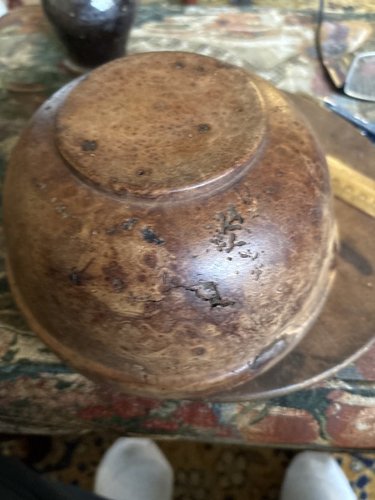 18th century American Burl footed 7 1/2 inch bowl