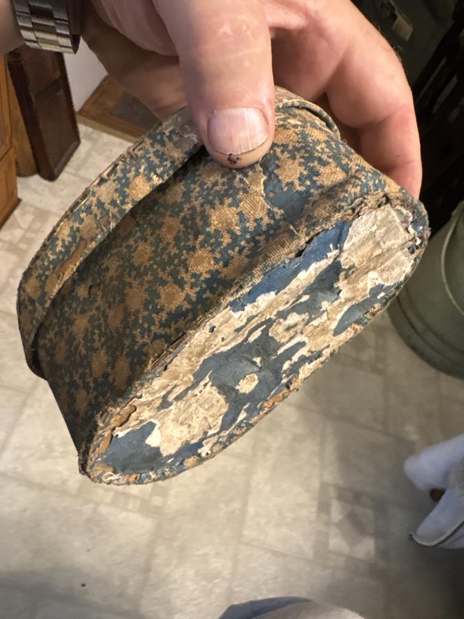 Early 19th century 5 1/2 inch wallpaper blue box