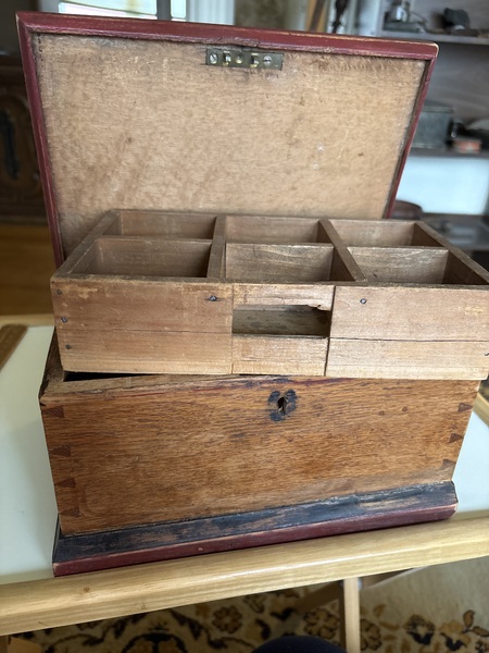 Early 19th century dovetailed box with tray inside