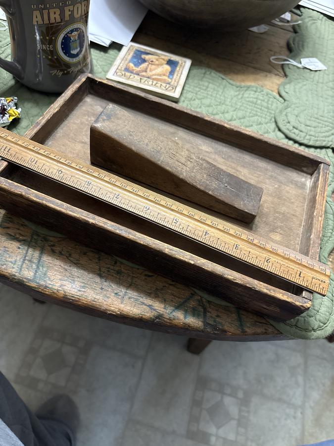 18th century square nail small dry scrub box nice