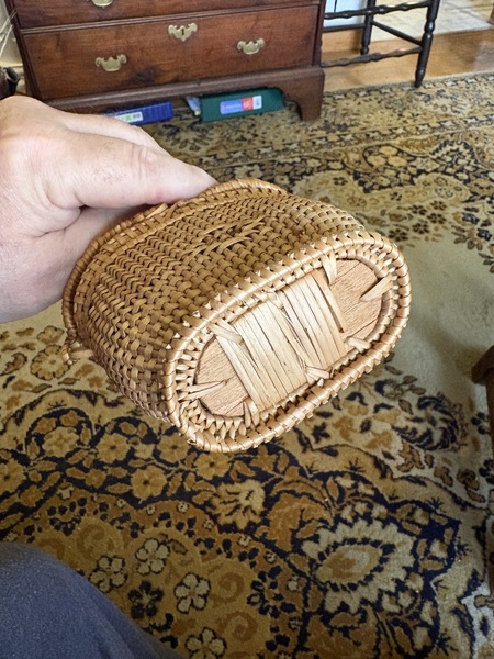 19th c. Mini shaker double lid sewing basket nice