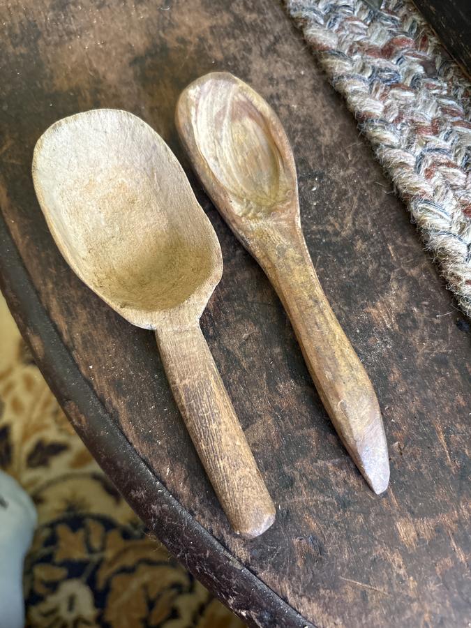 2 ) miniature carved American 18th century scoops