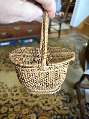 19th c. Mini shaker double lid sewing basket nice