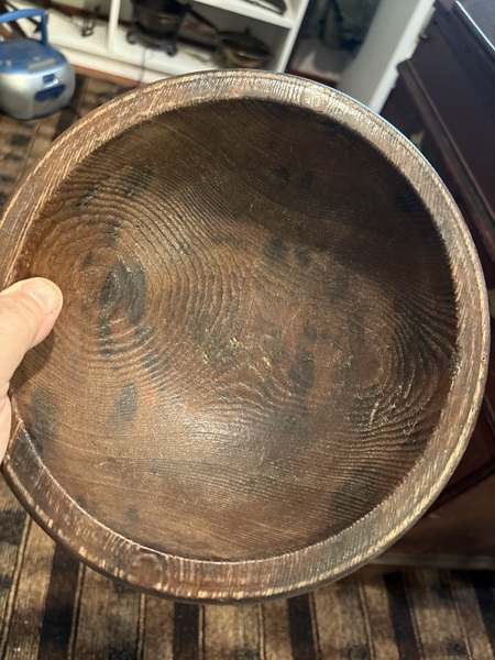 Early 18th century American bee- hive footed bowl