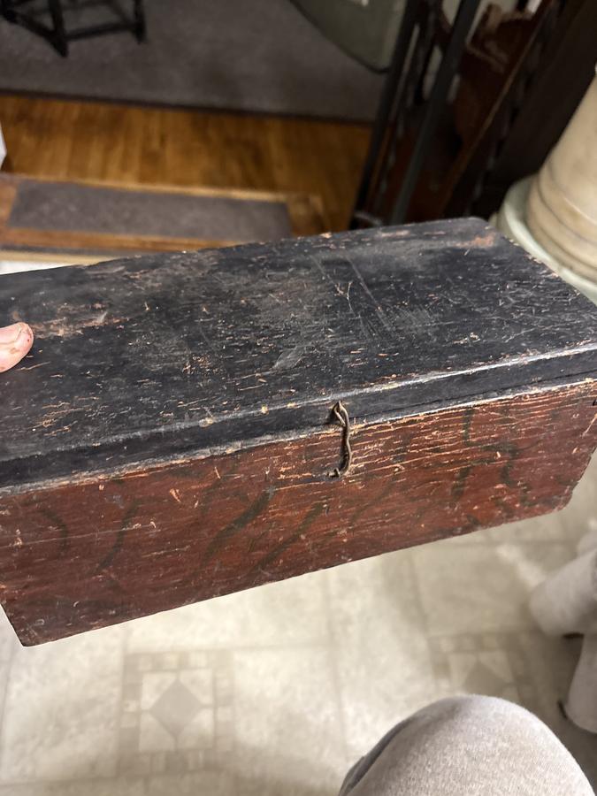 18th century snip hing decorated small box nice