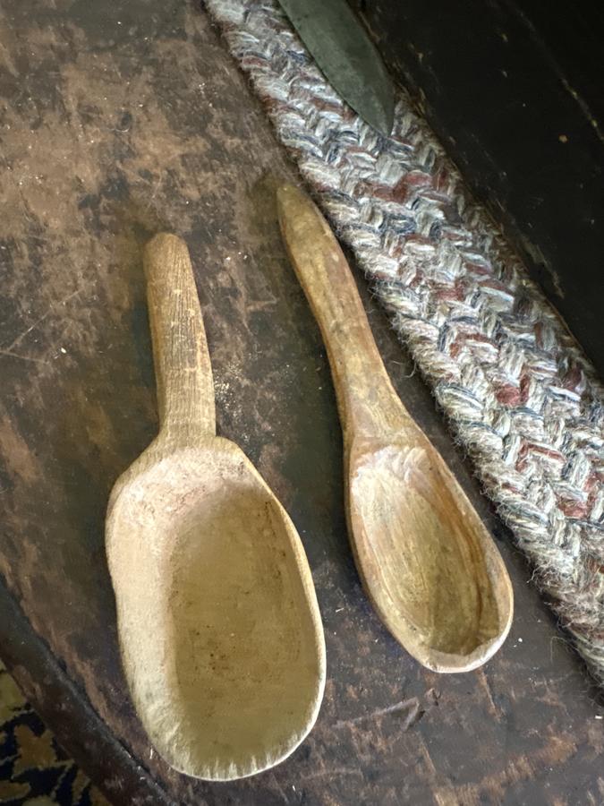 2 ) miniature carved American 18th century scoops