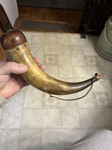 Southern 18th nice domed end powder horn patina