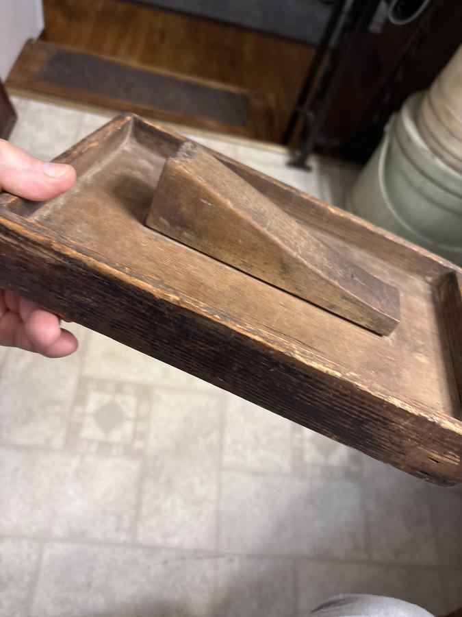 18th century square nail small dry scrub box nice