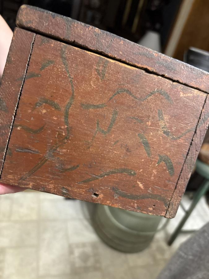 18th century snip hing decorated small box nice