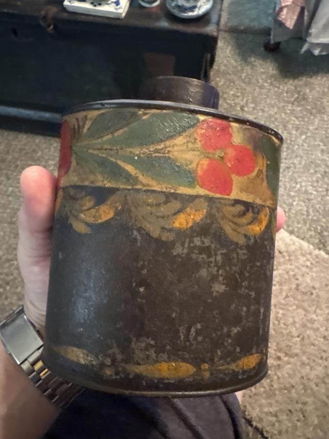 Early 19th century toleware decorated tea caddy