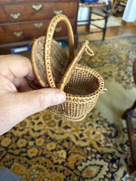 19th c. Mini shaker double lid sewing basket nice