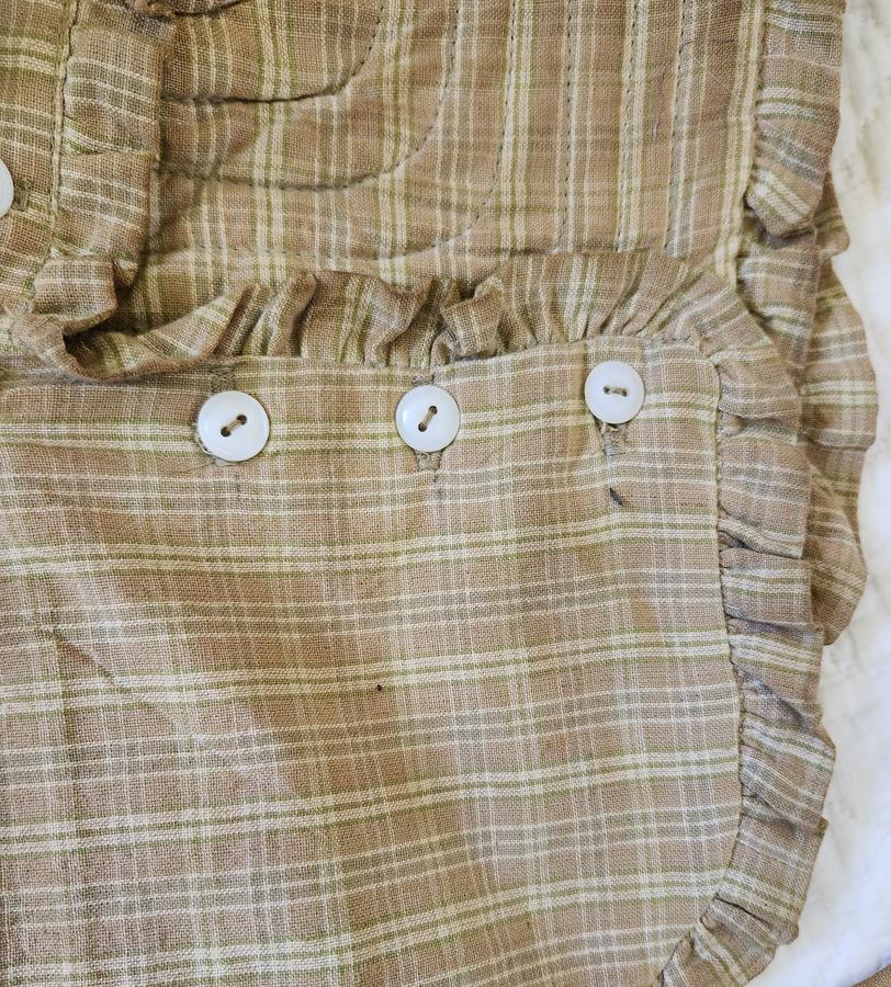 Vintage Buttoned Prairie Bonnet in Old Brown Plaid