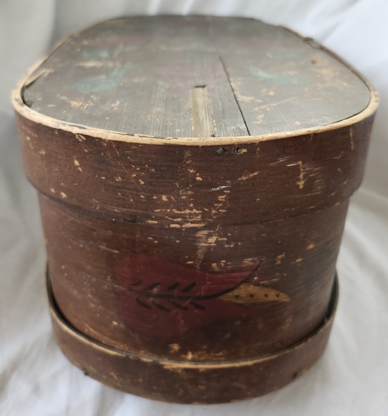 **Lg. 17 1/2" L.19th C. PA. Tulip Design Band Box