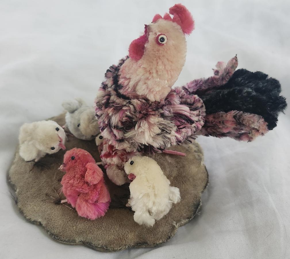 Antique PA. Folk Art Chicken & 5 Chicks Pen Wipe
