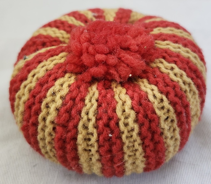 Vintage Knit Pumpkin(?) Form Pin Cushion Ex Booth