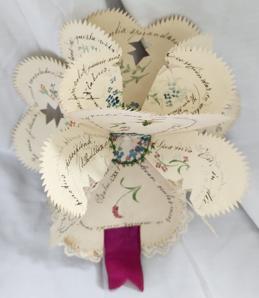 **Antq. Book Form Scherenschnitte Valentine