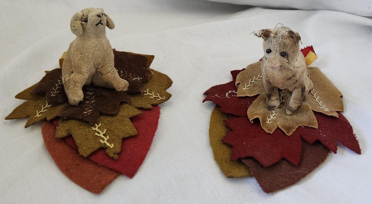 Rare Pr. Antique Folk Art Dog & Cat Pen Wipes