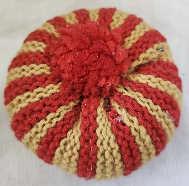 Vintage Knit Pumpkin(?) Form Pin Cushion Ex Booth