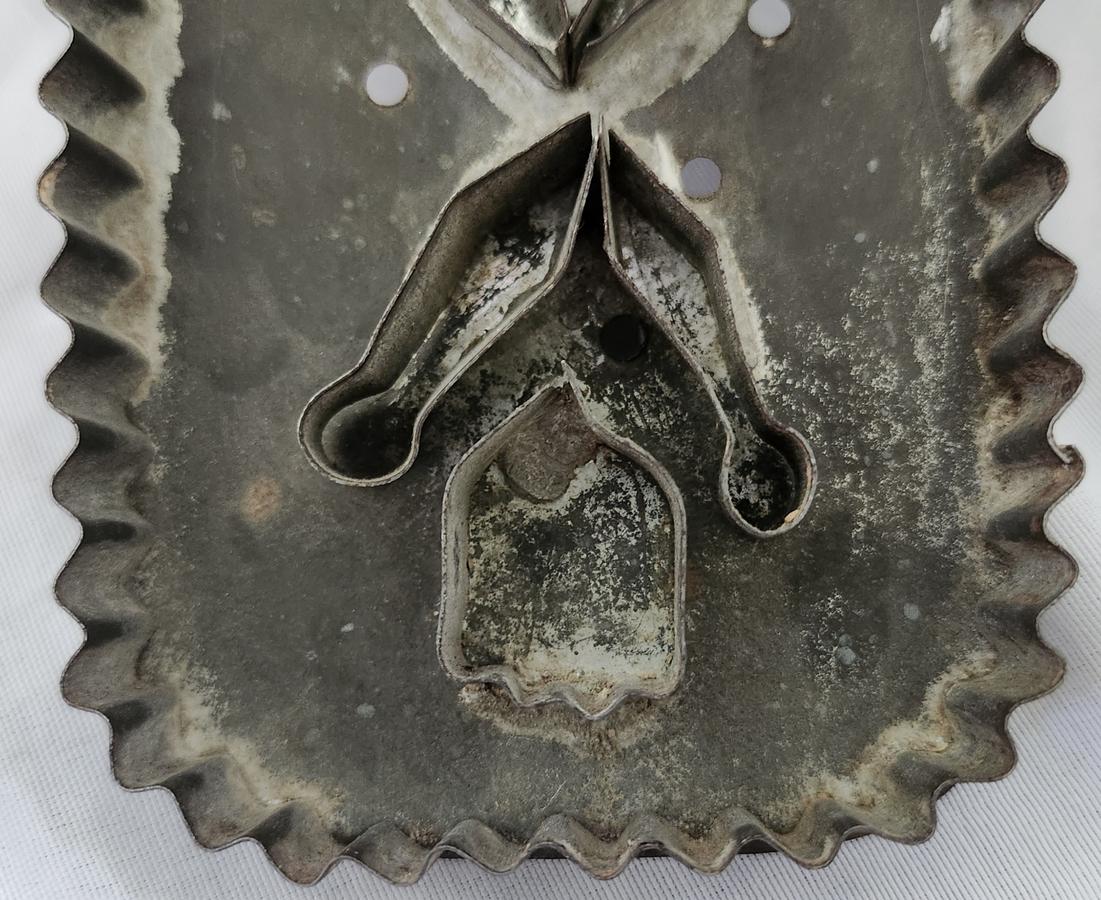 19th C. PA Tulip Cookie Cutter - Goff #3