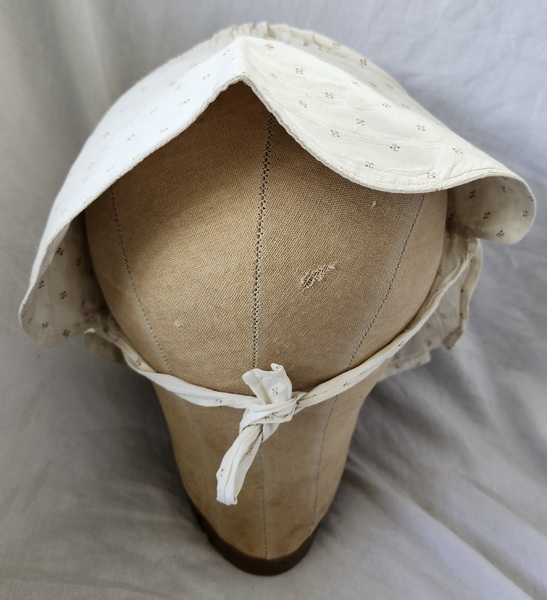 **Antique Shirting Print Child's Prairie Bonnet
