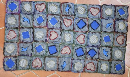 **Antq. Amish Table Rug w/Hearts, Bluebird