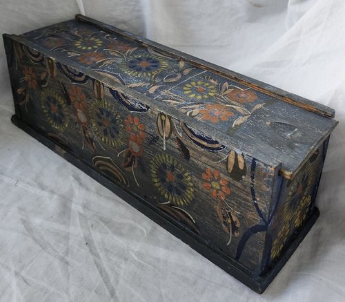 **Vntg. Scandinavian Folk Art Slide Lid Candle Box