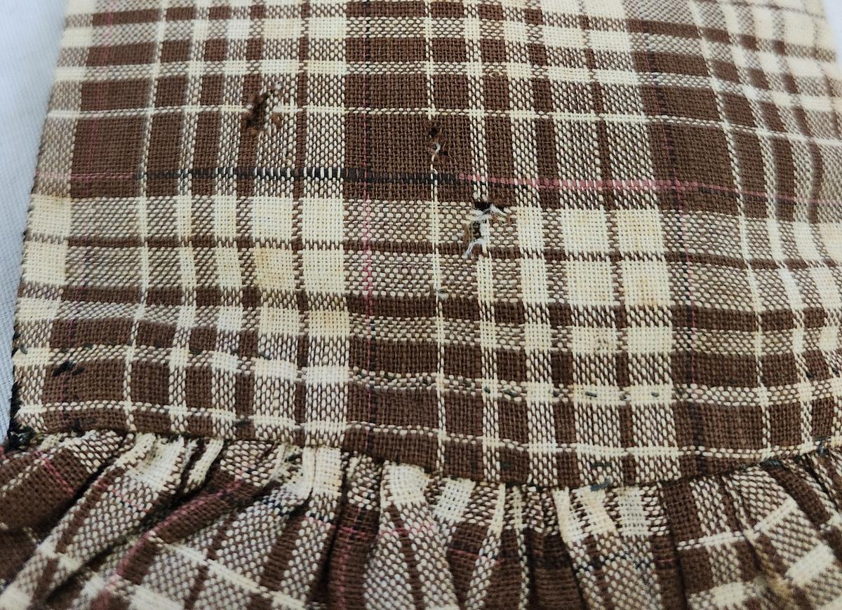 19th C. Brown Homespun Huswif Sewing Pocket