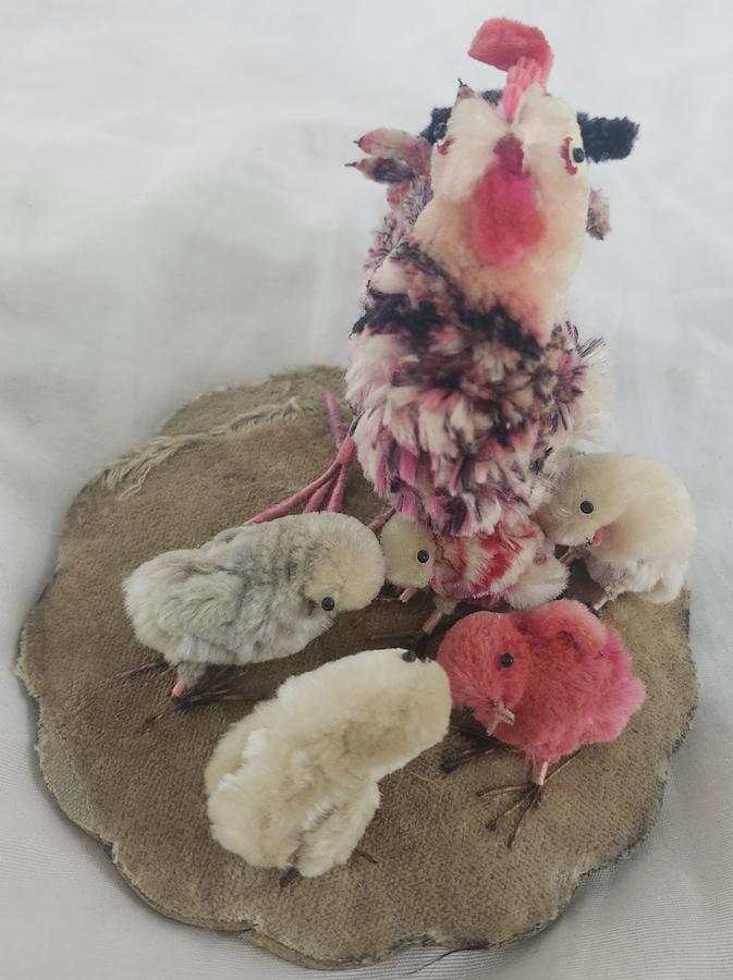 Antique PA. Folk Art Chicken & 5 Chicks Pen Wipe