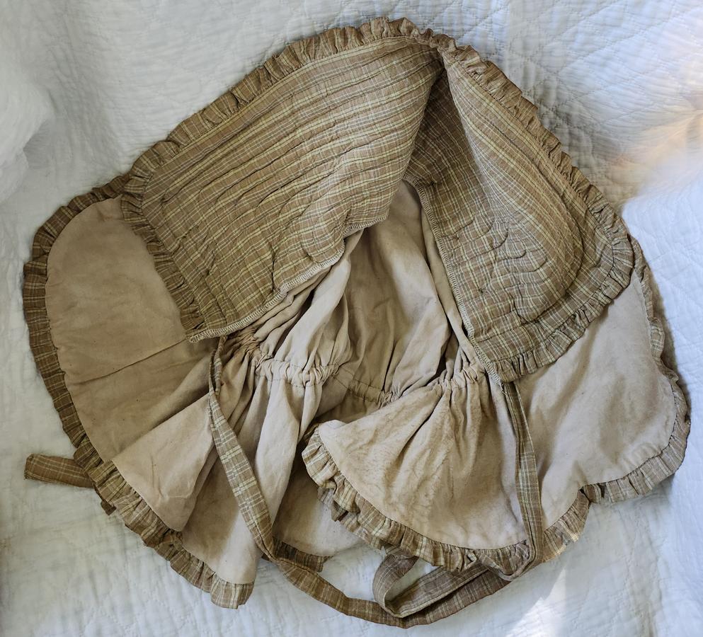 Vintage Buttoned Prairie Bonnet in Old Brown Plaid