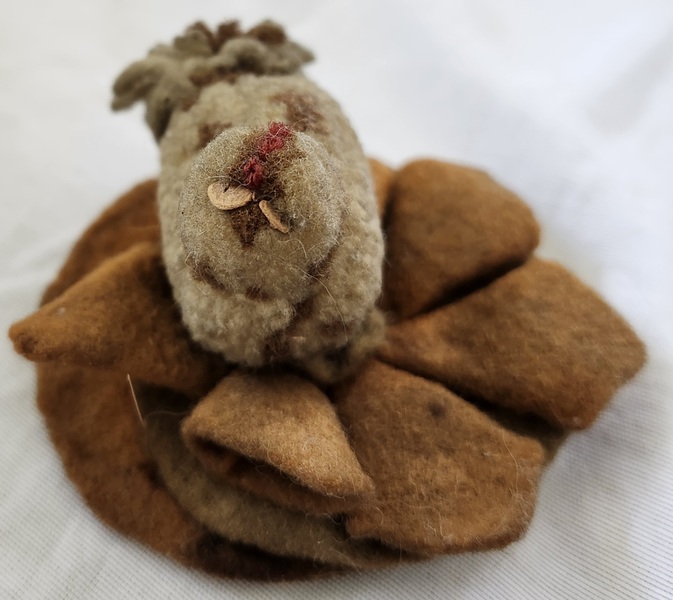 **Tiny Antique Folk Art Chicken/Hen Pen Wipe